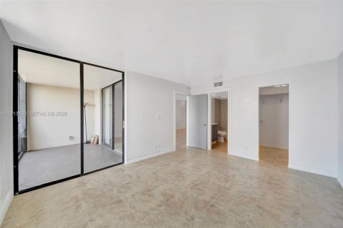 Condo in Oakland Park, Florida, 2 bedrooms  № 1969501 - photo 22