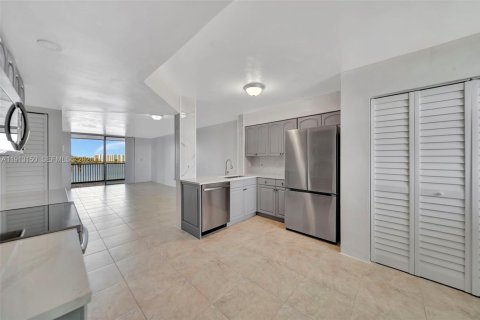 Condo in Oakland Park, Florida, 2 bedrooms  № 1969501 - photo 3