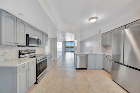 Condo in Oakland Park, Florida, 2 bedrooms  № 1969501 - photo 5