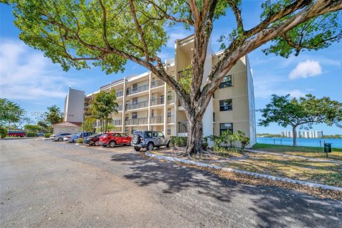 Condo in Oakland Park, Florida, 2 bedrooms  № 1969501 - photo 2