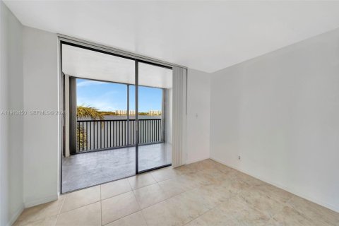 Condo in Oakland Park, Florida, 2 bedrooms  № 1969501 - photo 15