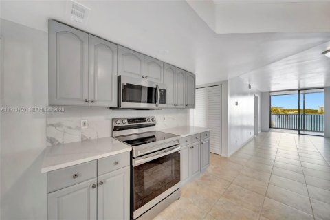 Condo in Oakland Park, Florida, 2 bedrooms  № 1969501 - photo 7