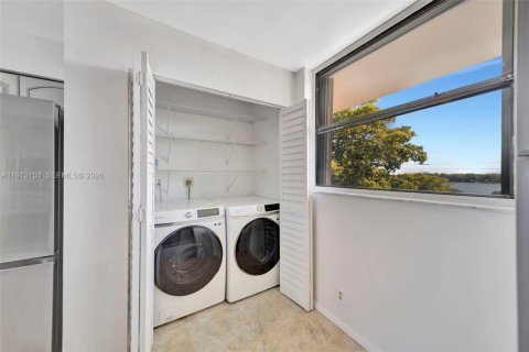 Condo in Oakland Park, Florida, 2 bedrooms  № 1969501 - photo 10
