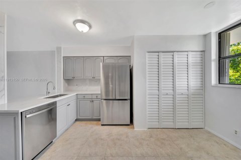 Condo in Oakland Park, Florida, 2 bedrooms  № 1969501 - photo 4
