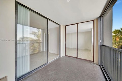 Condo in Oakland Park, Florida, 2 bedrooms  № 1969501 - photo 28