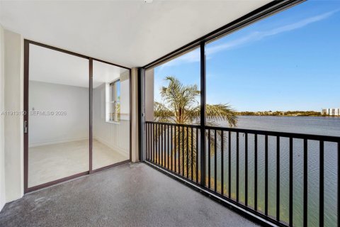 Condo in Oakland Park, Florida, 2 bedrooms  № 1969501 - photo 27