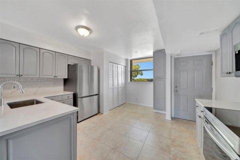 Condo in Oakland Park, Florida, 2 bedrooms  № 1969501 - photo 8