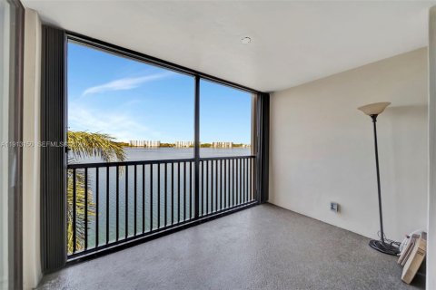Condo in Oakland Park, Florida, 2 bedrooms  № 1969501 - photo 25