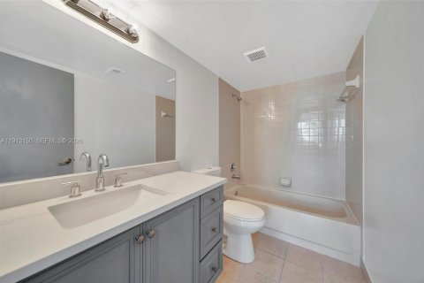 Condo in Oakland Park, Florida, 2 bedrooms  № 1969501 - photo 24