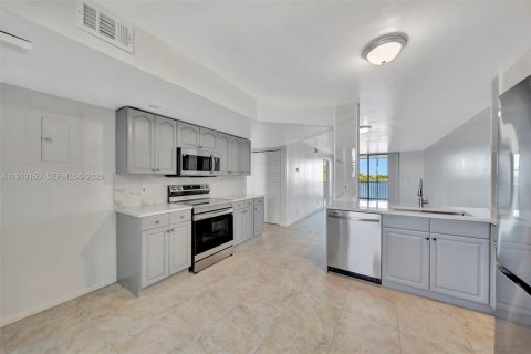 Condo in Oakland Park, Florida, 2 bedrooms  № 1969501 - photo 6