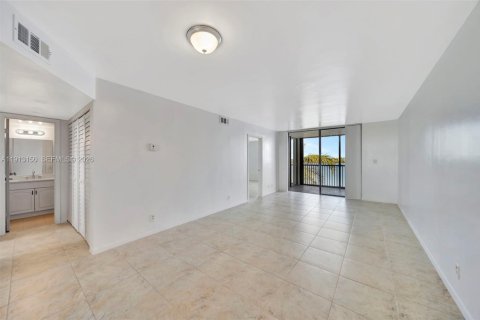 Condo in Oakland Park, Florida, 2 bedrooms  № 1969501 - photo 13