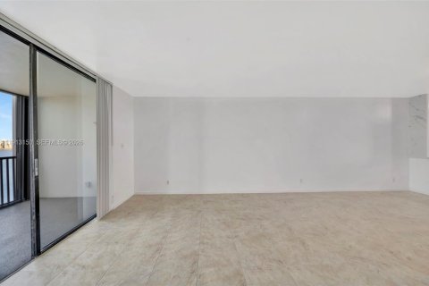 Condo in Oakland Park, Florida, 2 bedrooms  № 1969501 - photo 19
