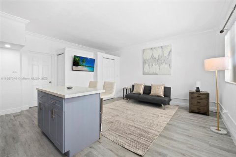 Condominio en venta en Hallandale Beach, Florida, 1 dormitorio, 43.11 m2 № 1881956 - foto 2
