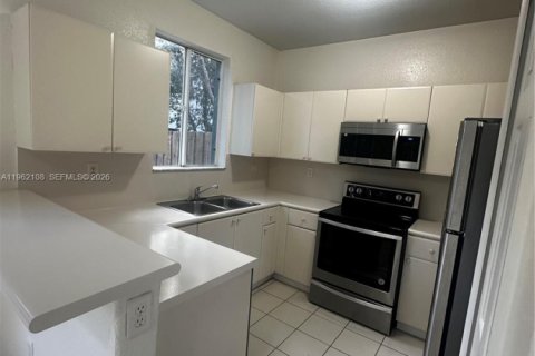 Adosado en alquiler en Homestead, Florida, 4 dormitorios, 132.2 m2 № 2024818 - foto 12
