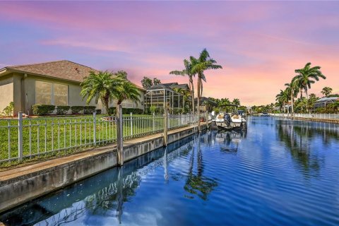 House in Bradenton, Florida 4 bedrooms, 206.8 sq.m. № 1813519 - photo 1