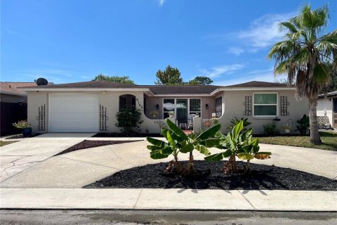 Casa en venta en Port Richey, Florida, 3 dormitorios, 150.69 m2 № 1912553 - foto 1