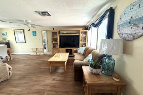 Casa en venta en Port Richey, Florida, 3 dormitorios, 150.69 m2 № 1912553 - foto 8