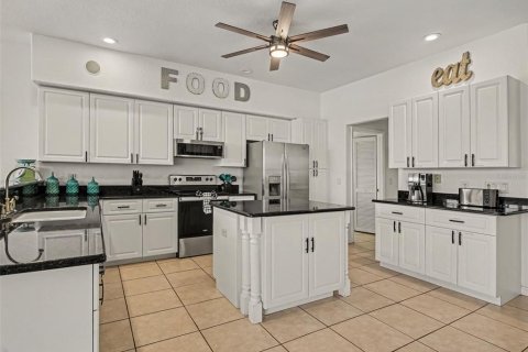 House in Port Charlotte, Florida 4 bedrooms, 333.52 sq.m. № 2430609 - photo 8