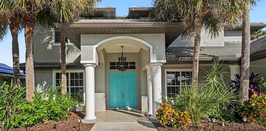 House in Port Charlotte, Florida 4 bedrooms, 333.52 sq.m. № 2430609