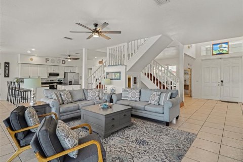 House in Port Charlotte, Florida 4 bedrooms, 333.52 sq.m. № 2430609 - photo 4