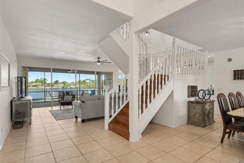 House in Port Charlotte, Florida 4 bedrooms, 333.52 sq.m. № 2430609 - photo 2