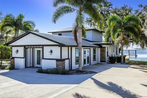 House in Lake Placid, Florida 5 bedrooms, 278.71 sq.m. № 1900563 - photo 1