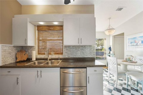 Condo in Bradenton, Florida, 2 bedrooms № 2098627 - photo 18