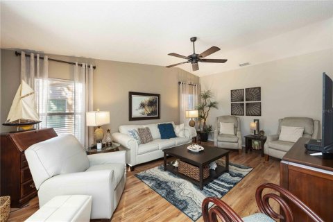 Condo in Bradenton, Florida, 2 bedrooms № 2098627 - photo 10