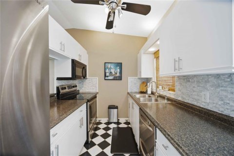 Condo in Bradenton, Florida, 2 bedrooms № 2098627 - photo 17
