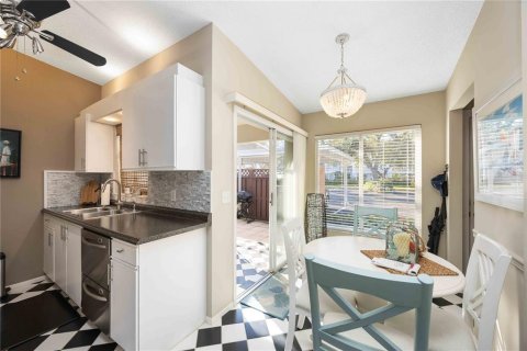 Condo in Bradenton, Florida, 2 bedrooms № 2098627 - photo 13