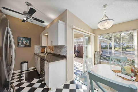 Condo in Bradenton, Florida, 2 bedrooms № 2098627 - photo 14