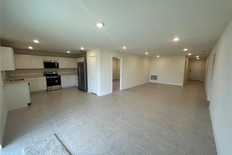 House in Dundee, Florida 4 bedrooms, 167.41 sq.m. № 2139479 - photo 1