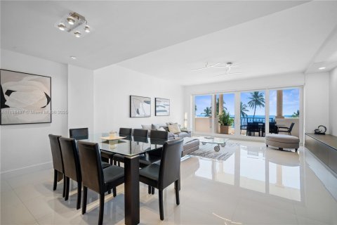 Снять в аренду кондоминиум в Фишер-Айленд, Флорида 3 спальни, 170.75м2, № 2034455 - фото 9