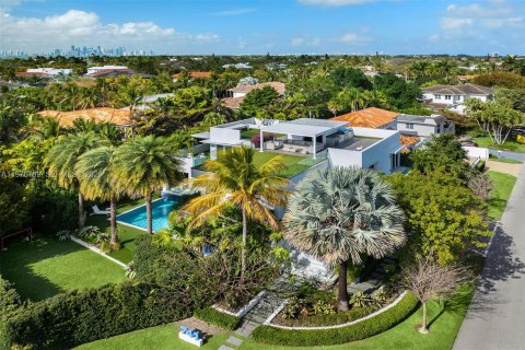 House in Key Biscayne, Florida 6 bedrooms, 375.6 sq.m. № 2045007 - photo 23