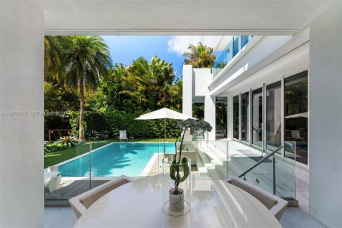 House in Key Biscayne, Florida 6 bedrooms, 375.6 sq.m. № 2045007 - photo 27