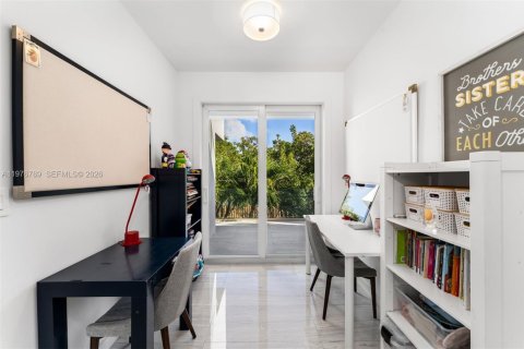 House in Key Biscayne, Florida 6 bedrooms, 375.6 sq.m. № 2045007 - photo 30