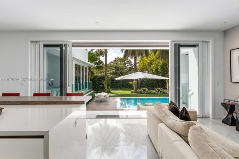 House in Key Biscayne, Florida 6 bedrooms, 375.6 sq.m. № 2045007 - photo 26