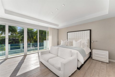 House in Key Biscayne, Florida 6 bedrooms, 375.6 sq.m. № 2045007 - photo 9