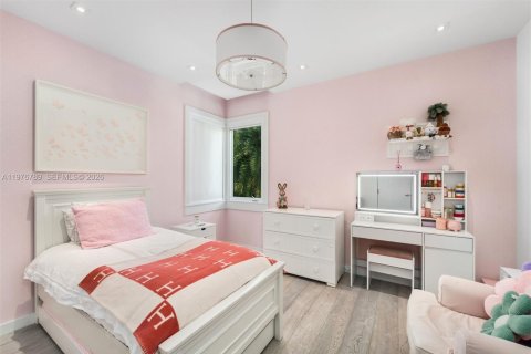 House in Key Biscayne, Florida 6 bedrooms, 375.6 sq.m. № 2045007 - photo 14