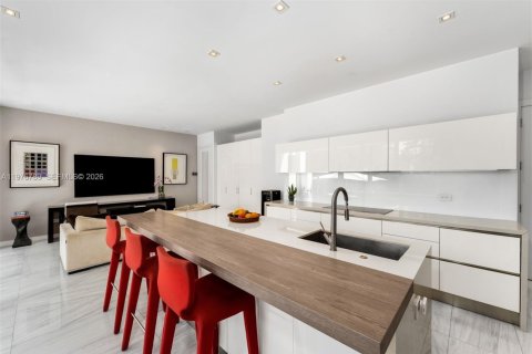 House in Key Biscayne, Florida 6 bedrooms, 375.6 sq.m. № 2045007 - photo 6