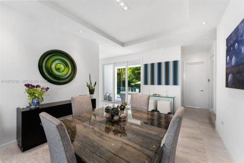 House in Key Biscayne, Florida 6 bedrooms, 375.6 sq.m. № 2045007 - photo 5