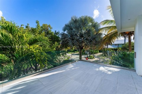 House in Key Biscayne, Florida 6 bedrooms, 375.6 sq.m. № 2045007 - photo 19