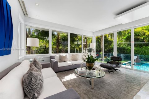 House in Key Biscayne, Florida 6 bedrooms, 375.6 sq.m. № 2045007 - photo 4