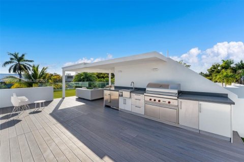 House in Key Biscayne, Florida 6 bedrooms, 375.6 sq.m. № 2045007 - photo 18