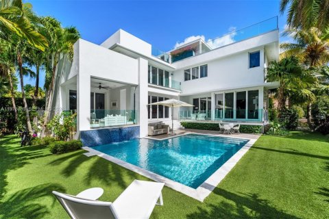 House in Key Biscayne, Florida 6 bedrooms, 375.6 sq.m. № 2045007 - photo 2