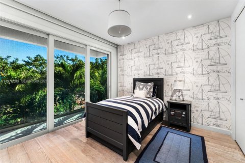 House in Key Biscayne, Florida 6 bedrooms, 375.6 sq.m. № 2045007 - photo 15