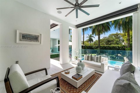 House in Key Biscayne, Florida 6 bedrooms, 375.6 sq.m. № 2045007 - photo 11