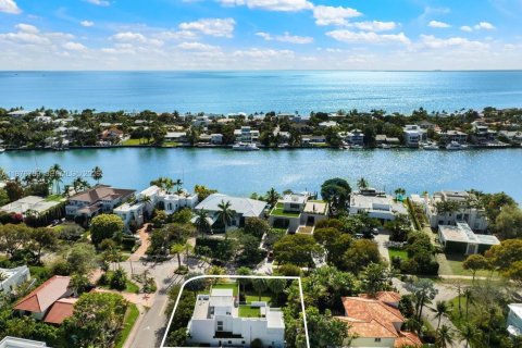 House in Key Biscayne, Florida 6 bedrooms, 375.6 sq.m. № 2045007