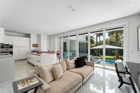House in Key Biscayne, Florida 6 bedrooms, 375.6 sq.m. № 2045007 - photo 8