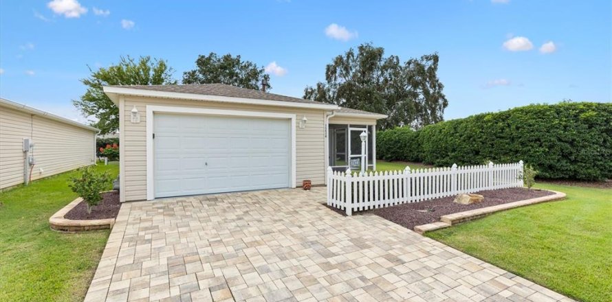 Villa ou maison à The Villages, Floride 2 chambres, 107.4 m2 № 2402971